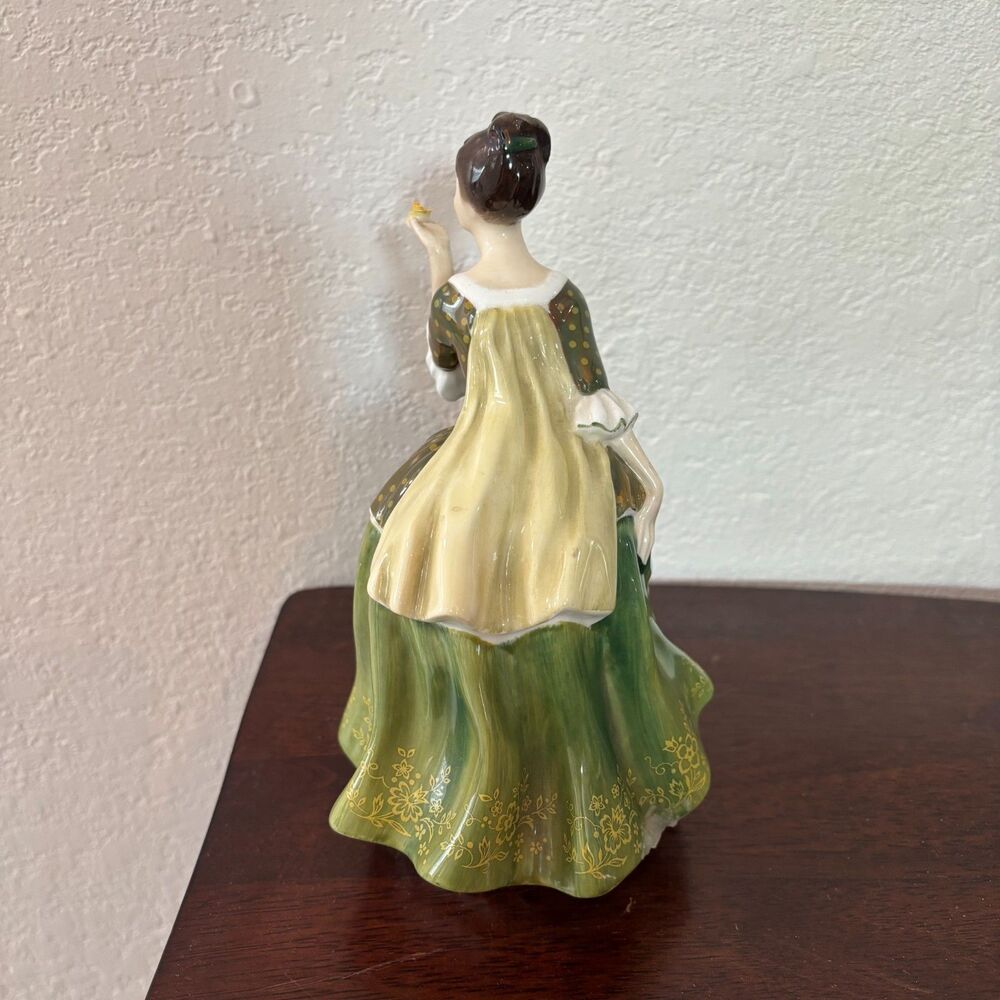 Royal Doulton White Porcelain Figurine Base with Green Markings - Picture 5 of 6
